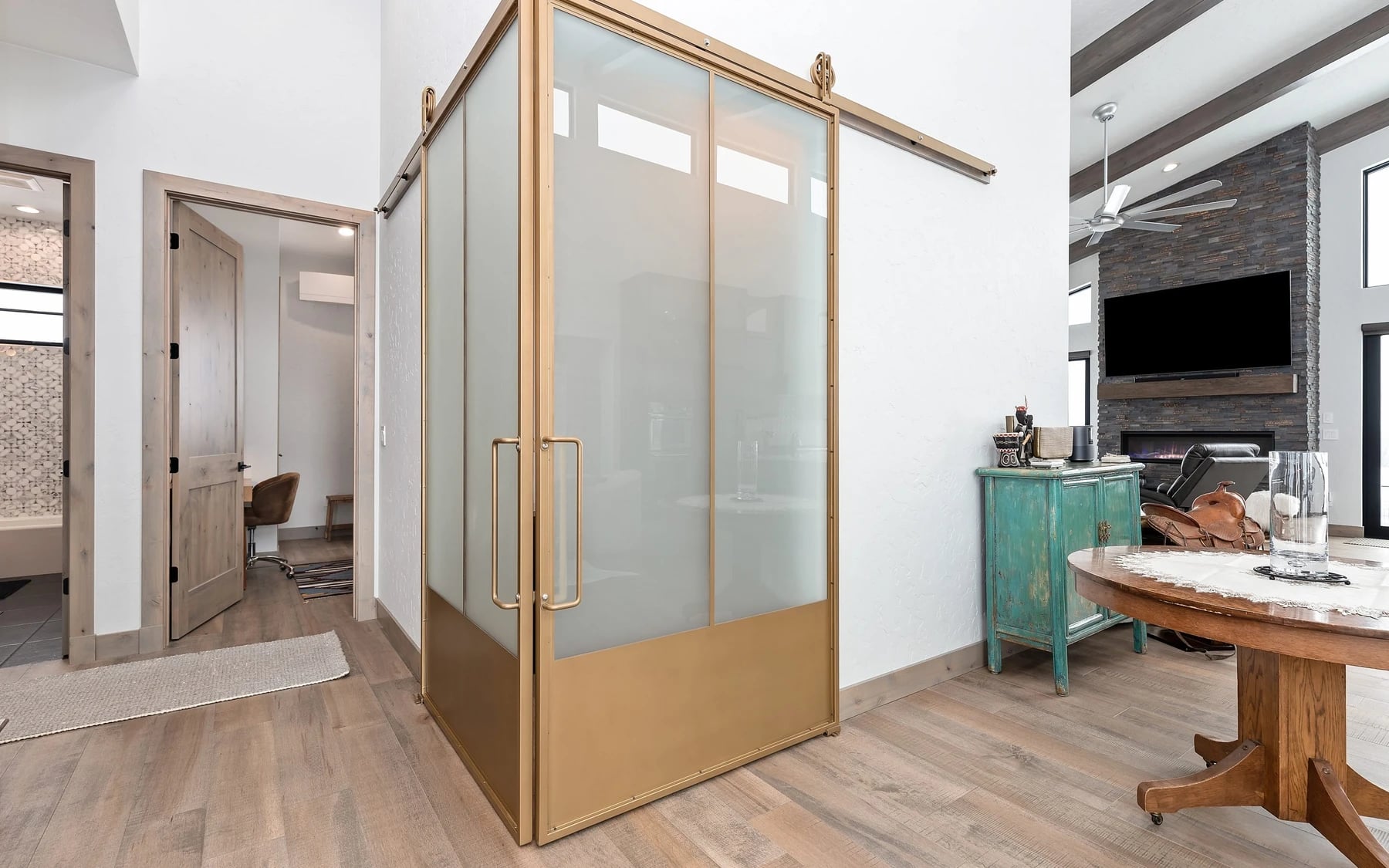 Contemporary Hideaway: photo 14 of 53