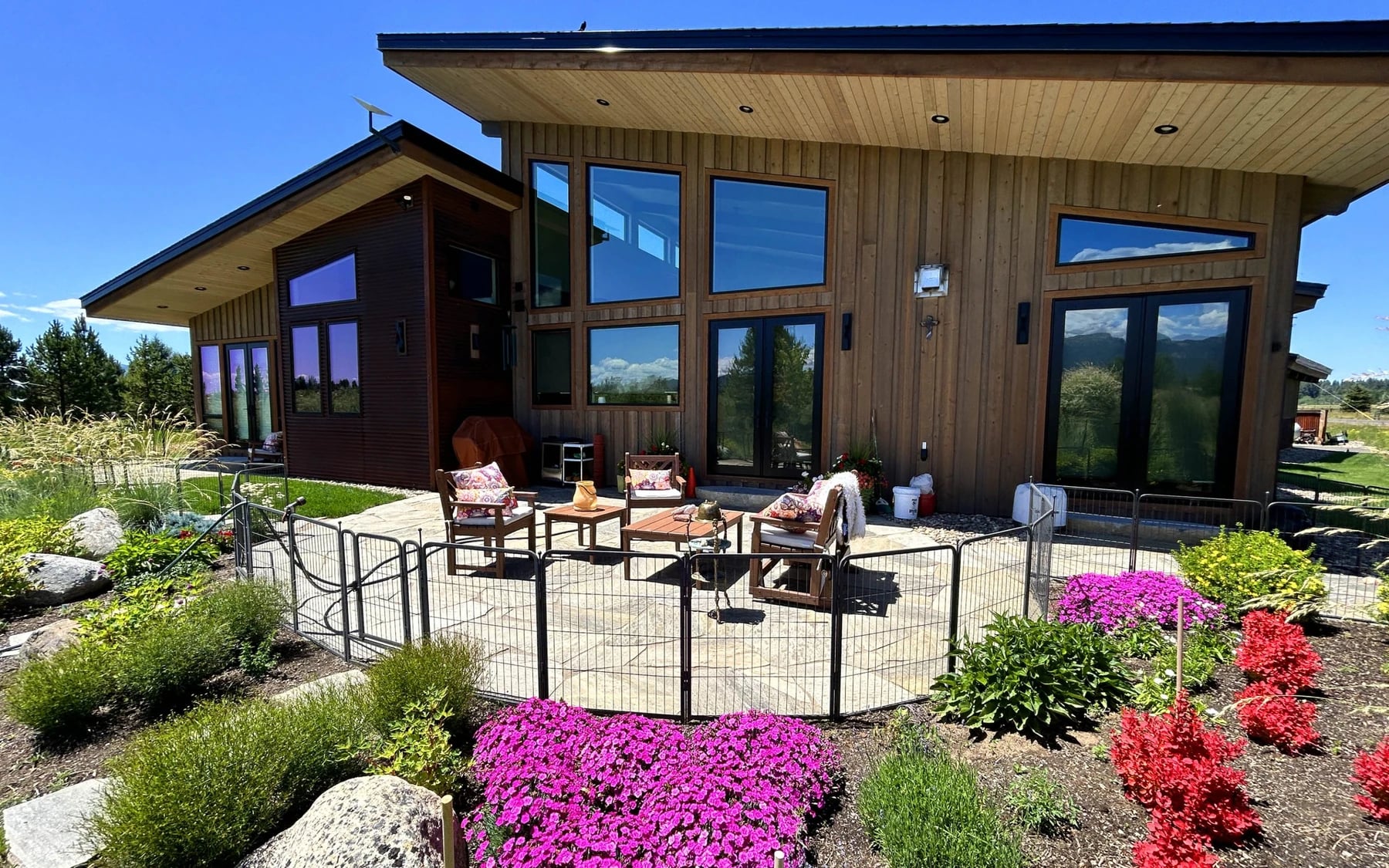 Contemporary Hideaway: photo 42 of 53