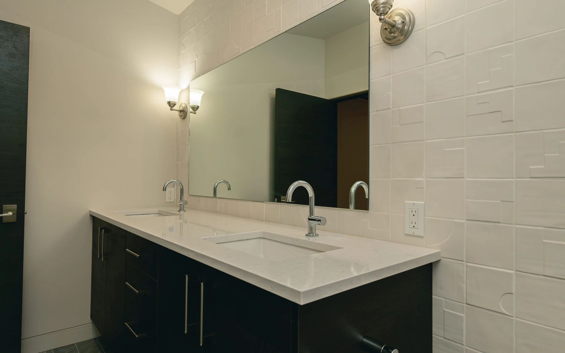 Modern Elegance, photo 23 of 52