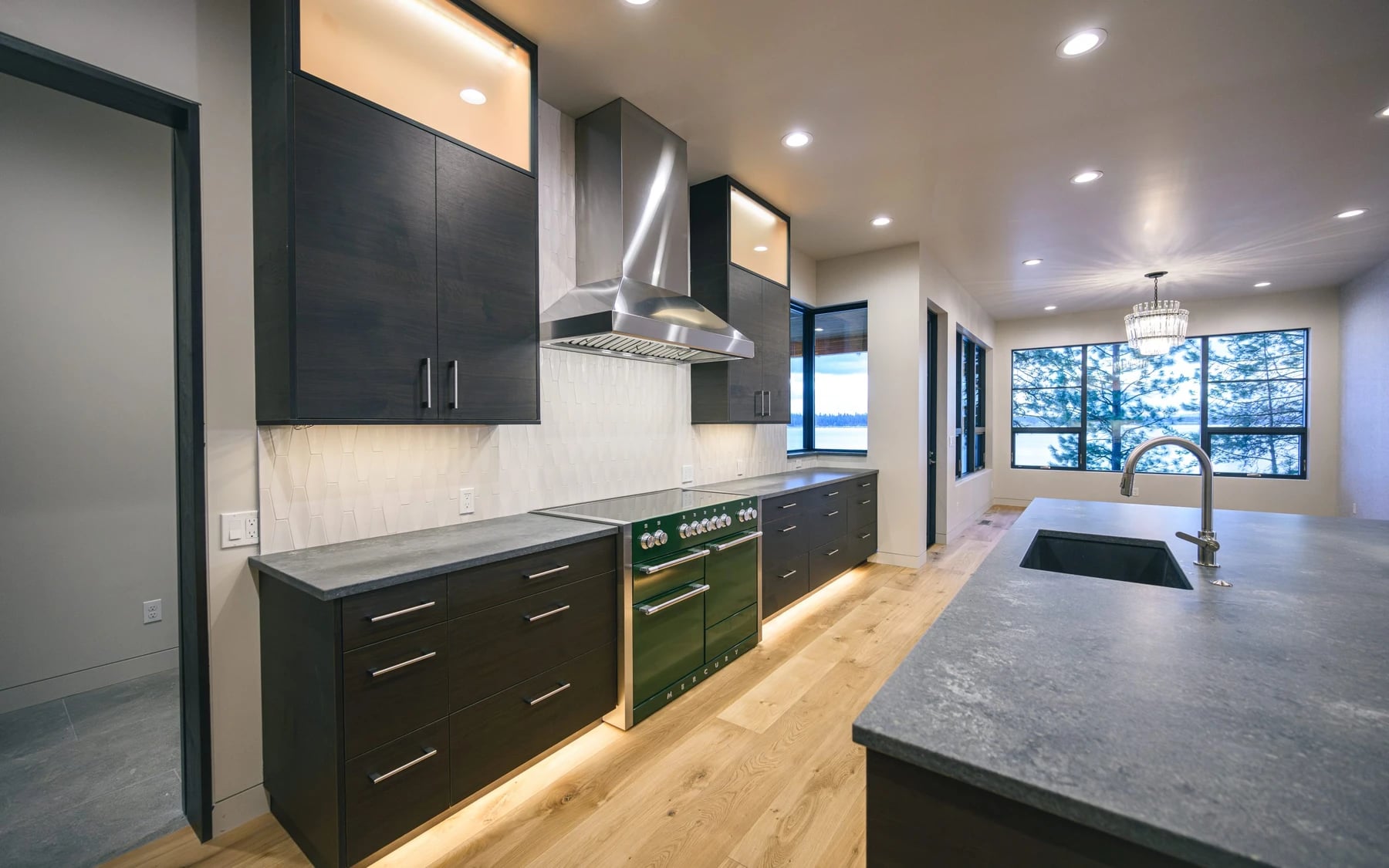 Modern Elegance, photo 6 of 52